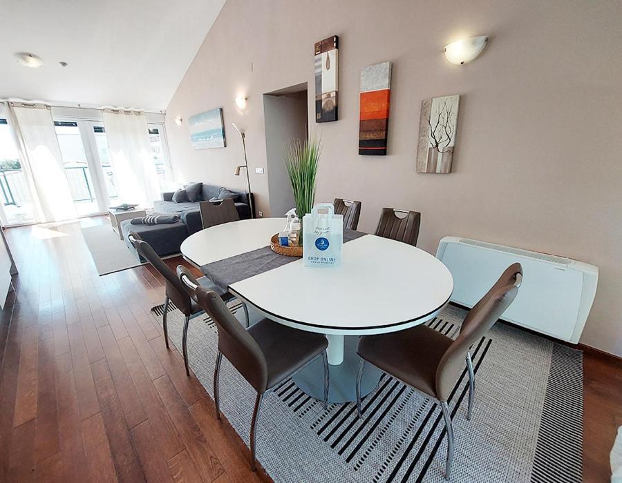 Queen Beach Apartments Nin Luaran gambar