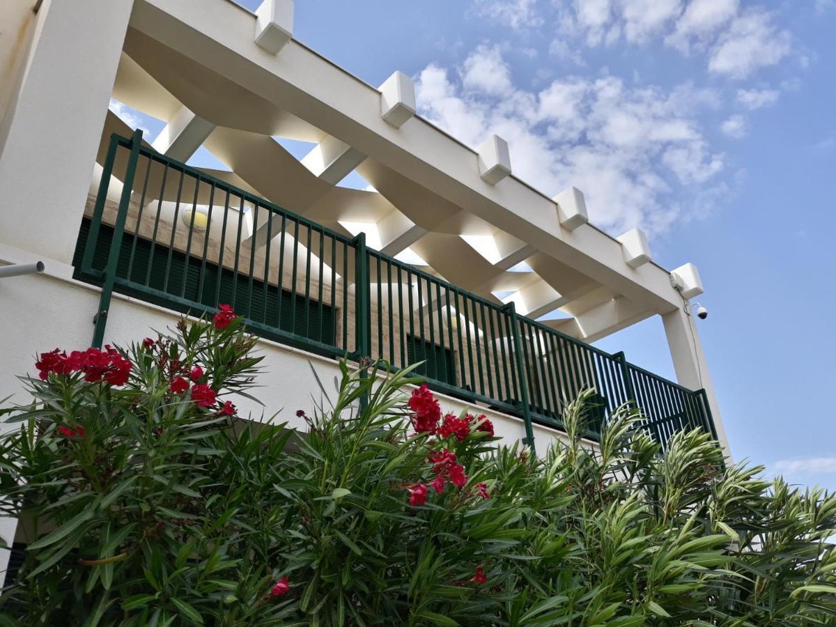 Queen Beach Apartments Nin Luaran gambar