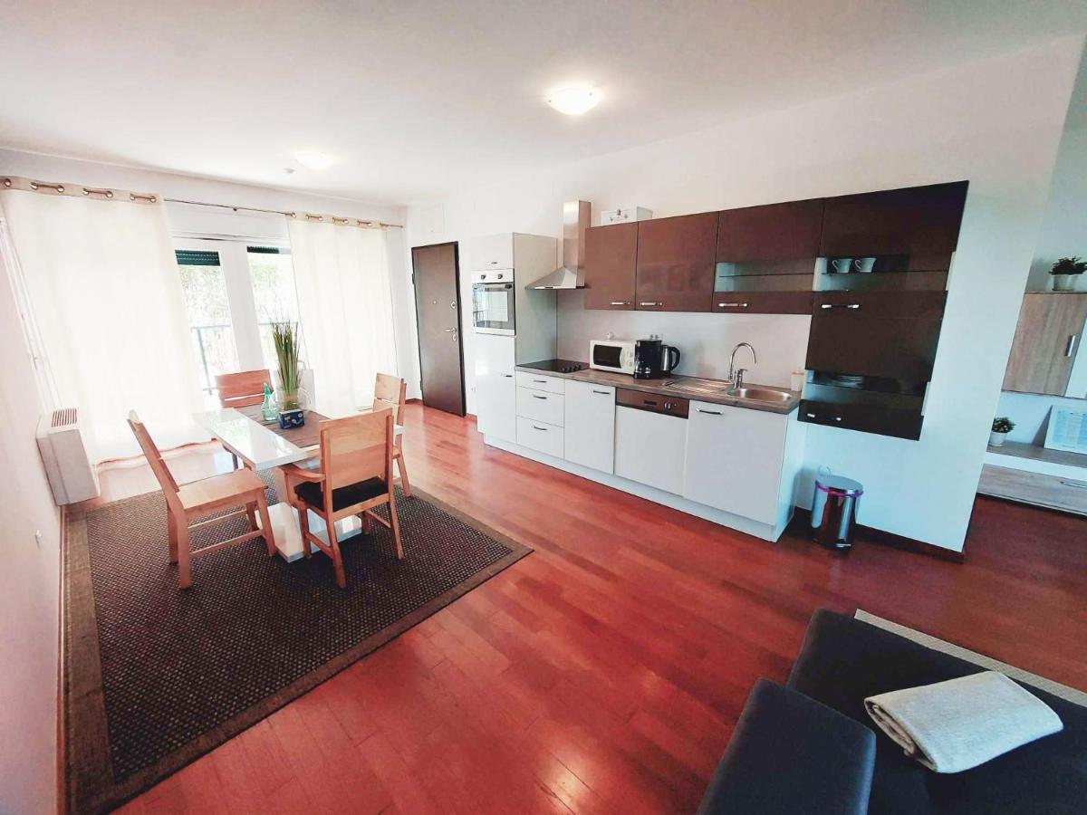 Queen Beach Apartments Nin Luaran gambar