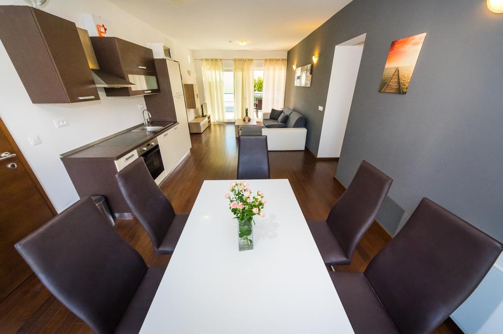 Queen Beach Apartments Nin Luaran gambar